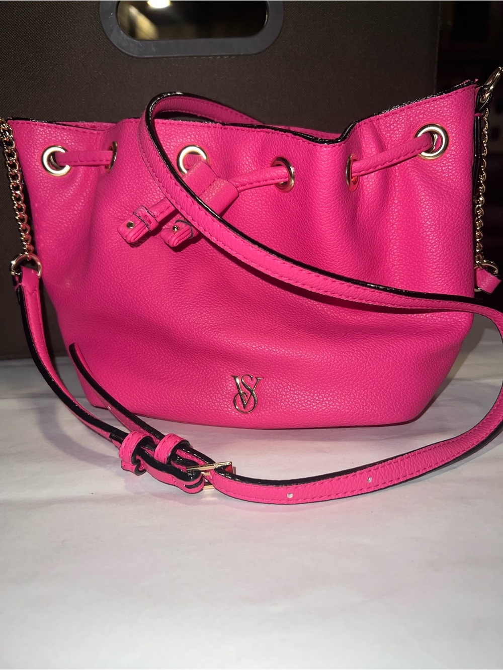 Limited Edition Victoria’s Secret Pink Bucket Bag Crossbody Gold Chain Hot Pink